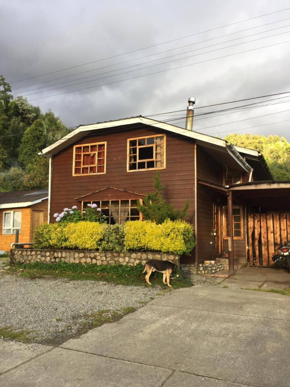 Profe Nelson Hostel Puerto Cisnes Exterior photo